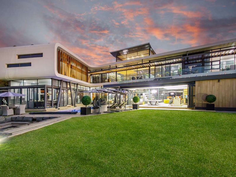 Exquisite Lakefront Luxury - Photo 4