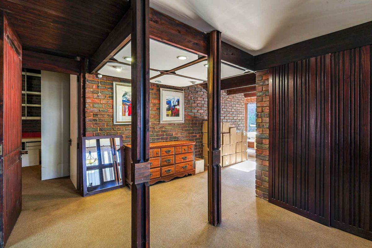 Spacious 3-Bedroom Family Home with Pool - Photo 5