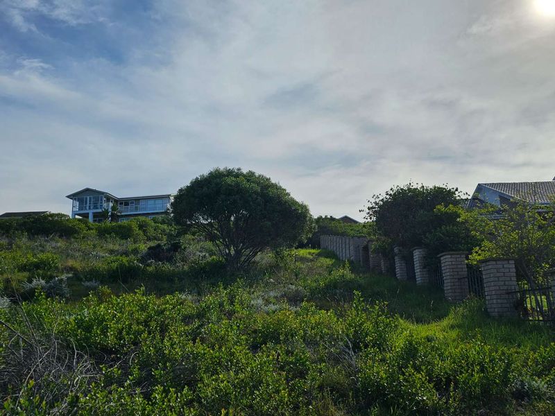 Large stand with partial sea views. - Photo 3