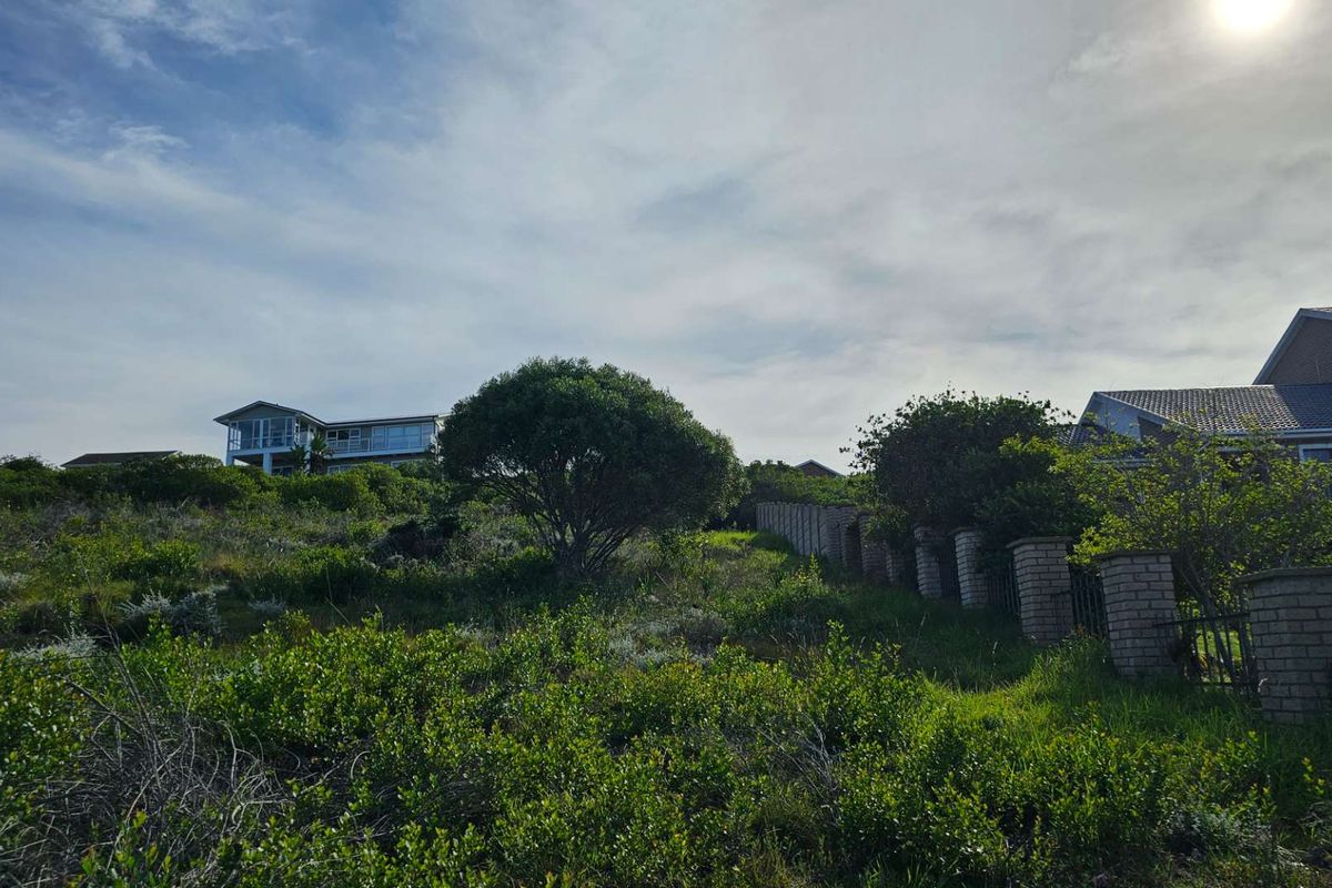 Large stand with partial sea views. - Photo 3