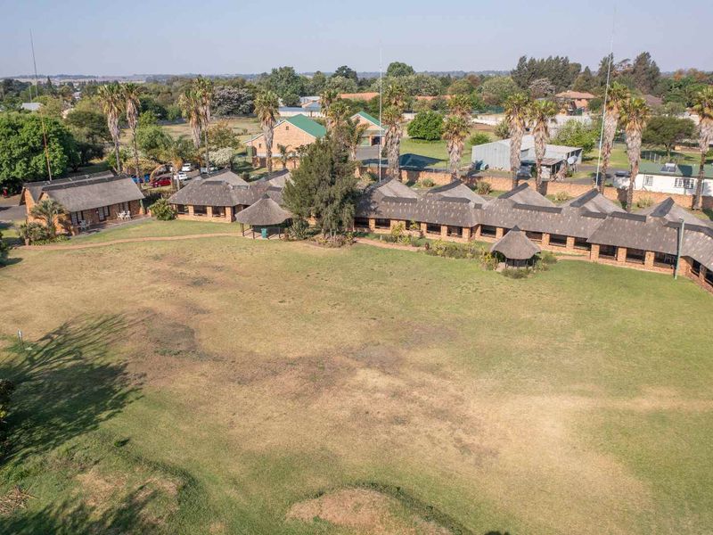 4 Star - 37 room Guesthouse for sale in Bredell - Excellent Investment opportunity! - Photo 2