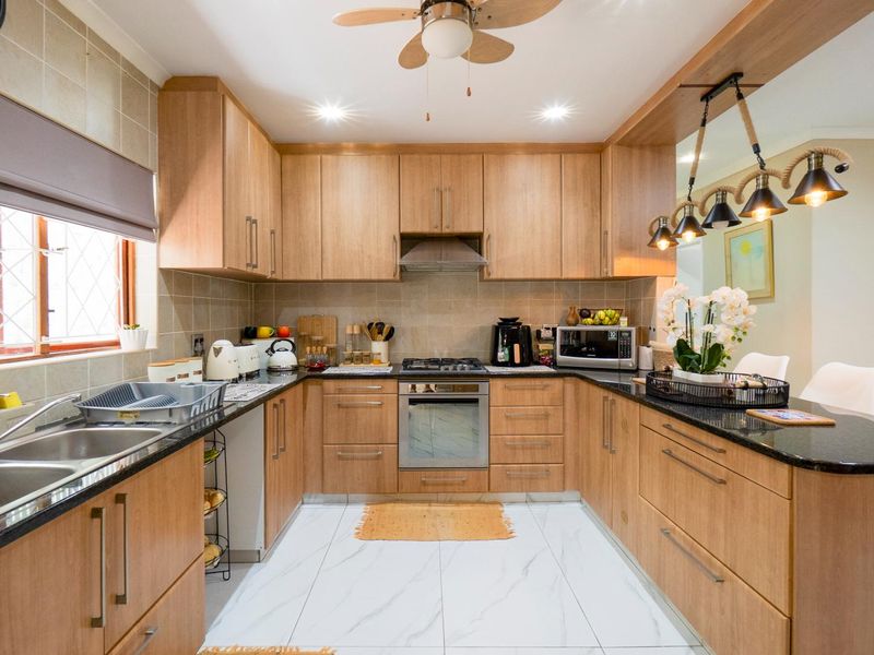 Modern pet friendly simplex - Photo 3