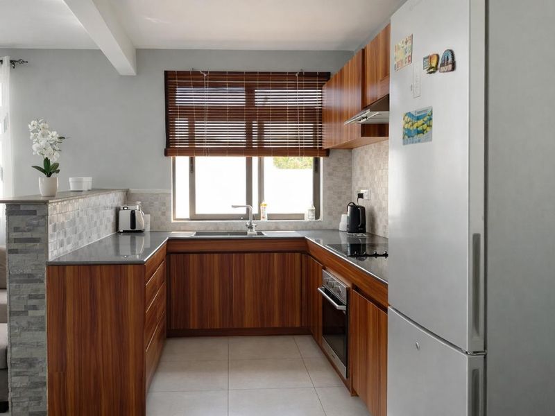 Contemporary Family Home – Grand Gaube, local market only - Photo 3