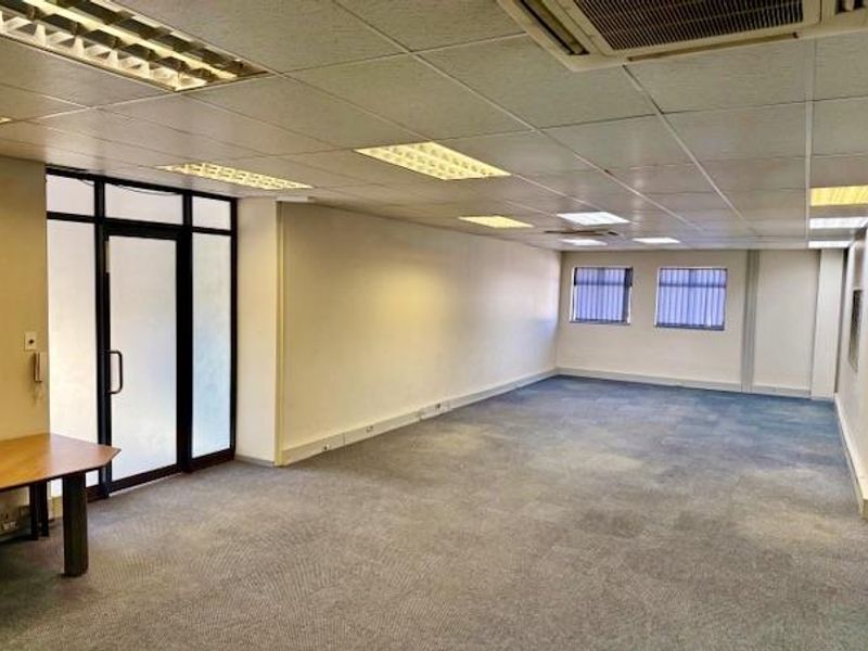 Hendra - Prime 410m2 Commercial Space in Prestigious Building – Versatile & Secure - Photo 3