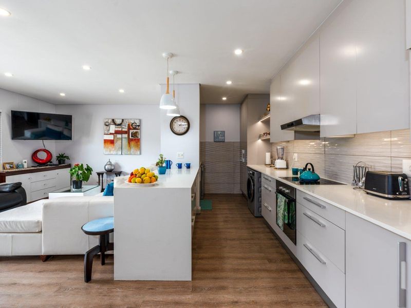 Luxurious 3 Bedroom Apartment with North-West Mountain Views. - Photo 9