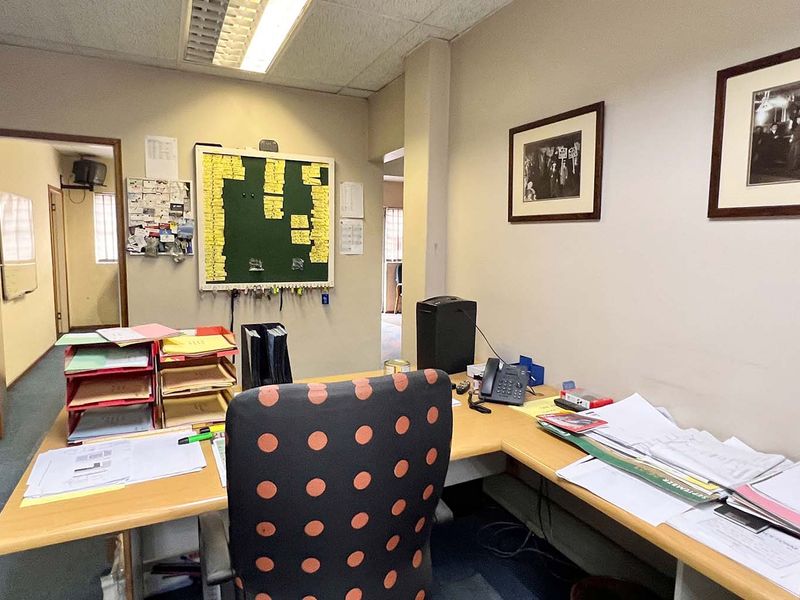 Warehouse / Factory / Offices For Sale – Redhill - Photo 9