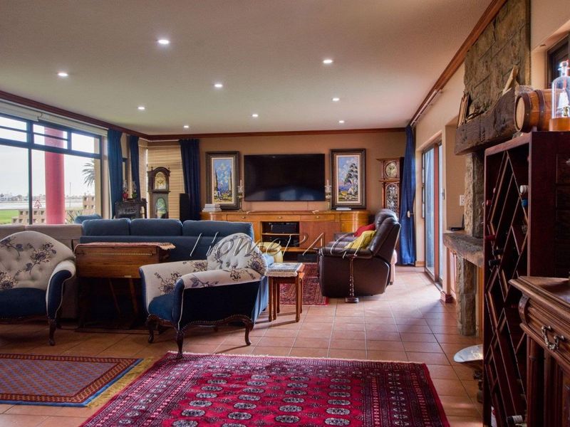 Meersig, Walvis Bay:  Upmarket LAGOON VIEW home on MILLIONAIRE's DRIVE - Photo 6