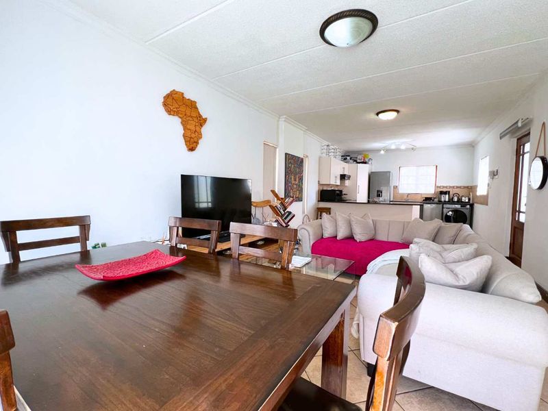 Charming Duplex in a Secure Complex: The Ideal Starter Home - Photo 8