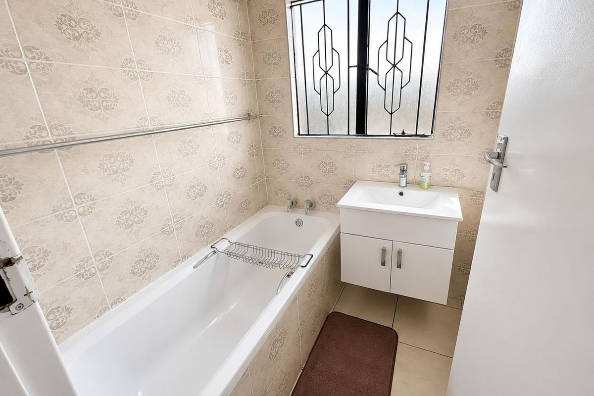 **Charming 2-Bedroom spacious yard home for sale in Roodekop - Photo 5