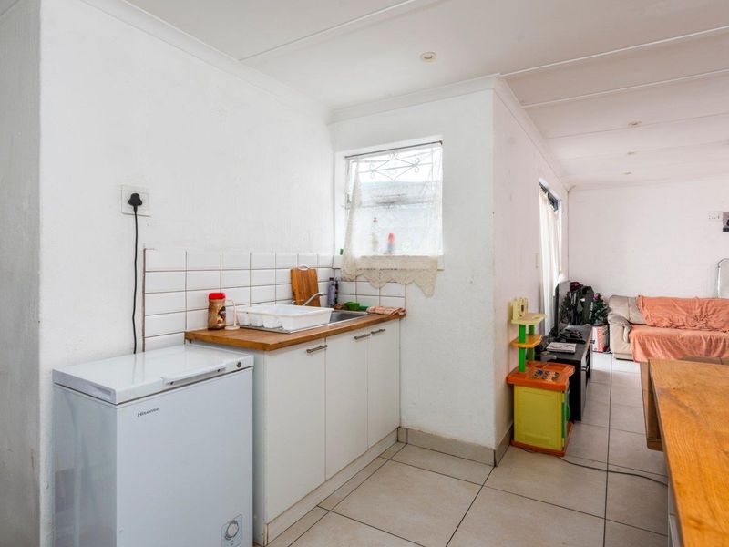 Cozy 3 Bedroom House. - Photo 4