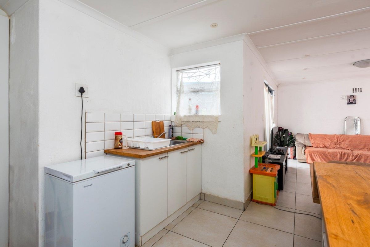 Cozy 3 Bedroom House. - Photo 4