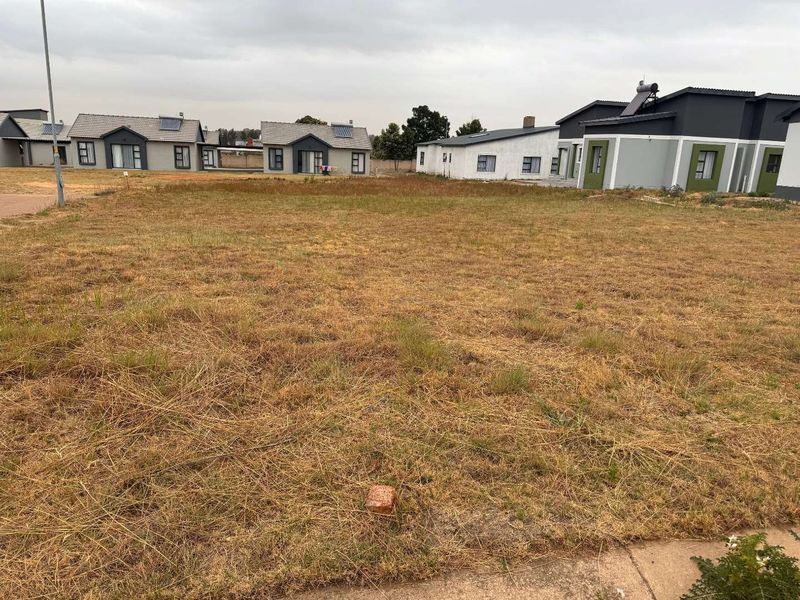 A blank canvas awaits you! - Photo 8