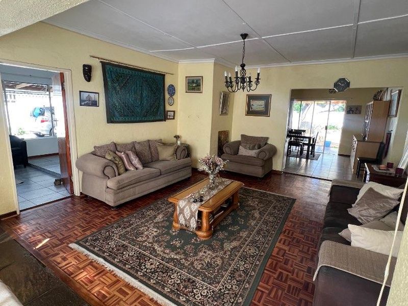 7 Bedroom House For Sale In Oakdene, Kuils River - Photo 4