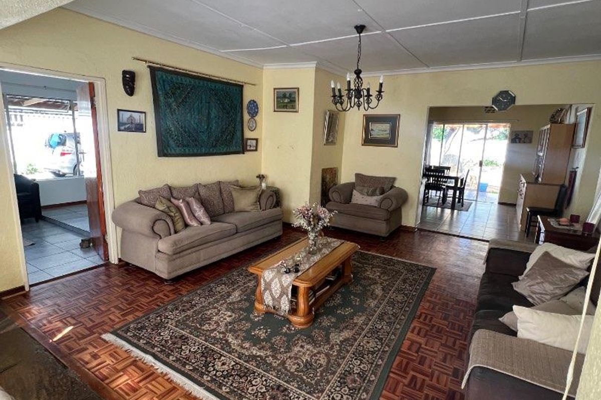 7 Bedroom House For Sale In Oakdene, Kuils River - Photo 4