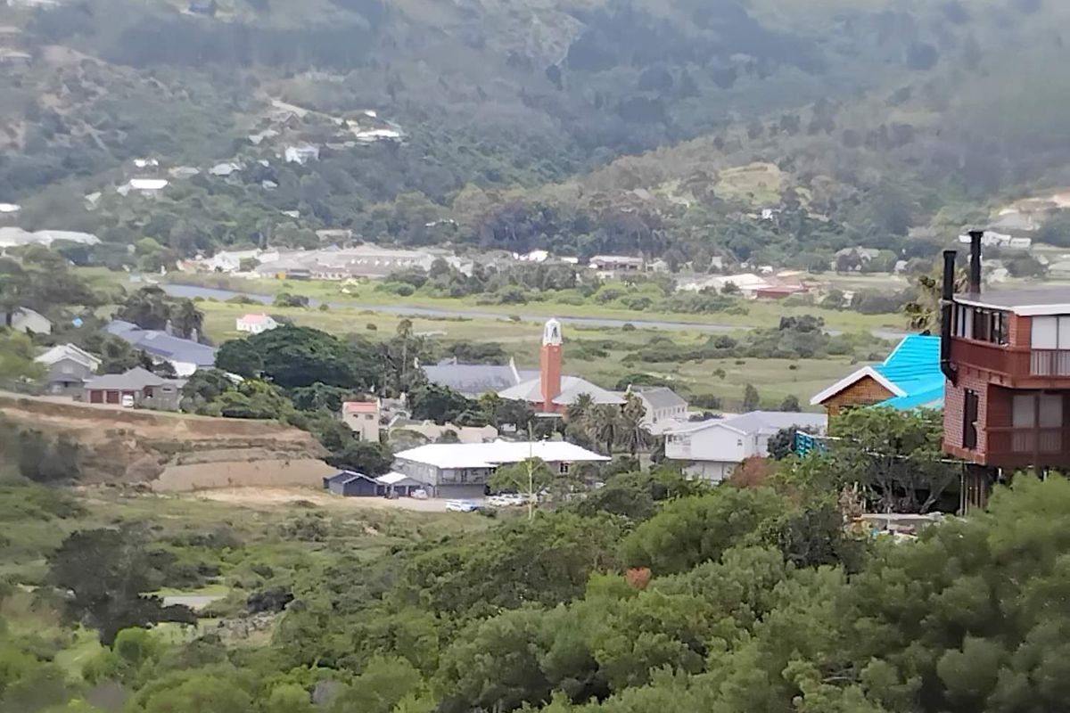 Prime North-Facing Vacant Land in Prestigious Estate** - Photo 5