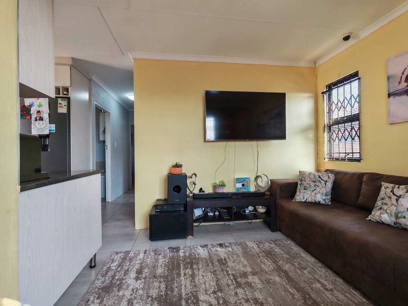 3 Bedroom House for Sale in Tirong Estate - Photo 7