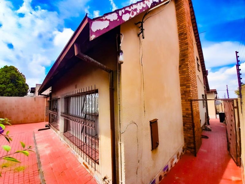 Idea investment on a popular main road - Photo 4