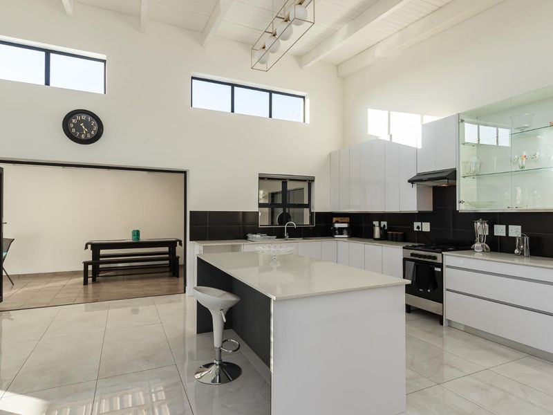 Location, Modern , Income generating - Photo 9