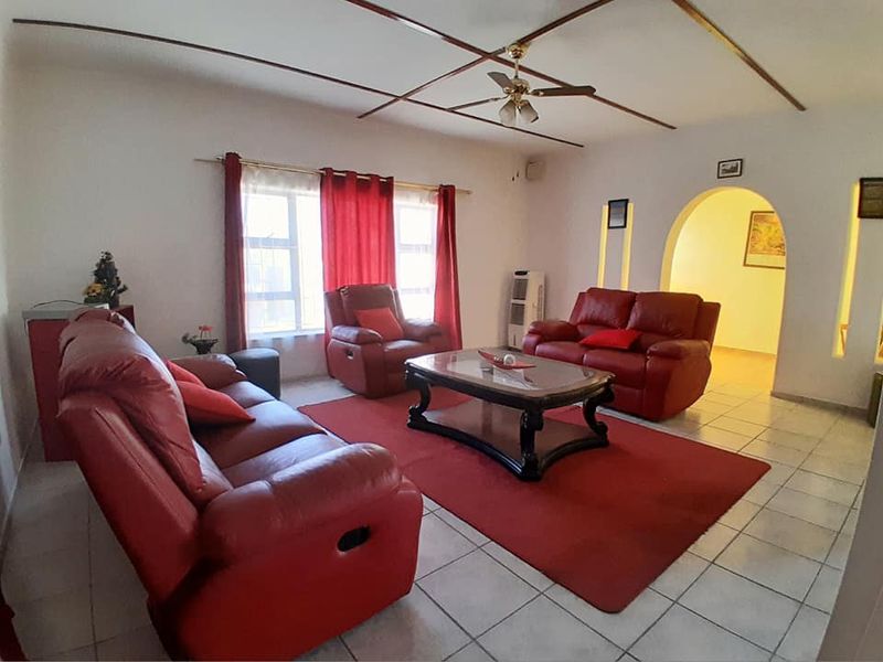 3 Bedroom House For Sale in Soweto-Luxury Hill - Photo 2