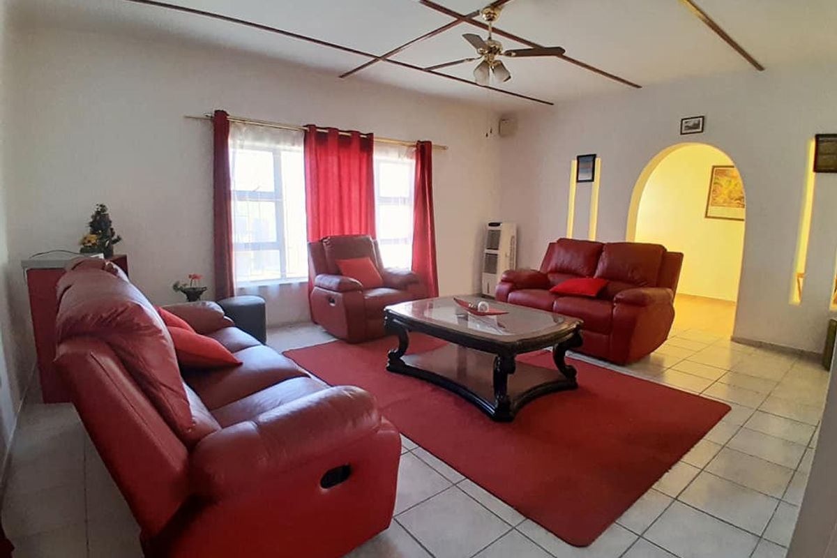 3 Bedroom House For Sale in Soweto-Luxury Hill - Photo 2