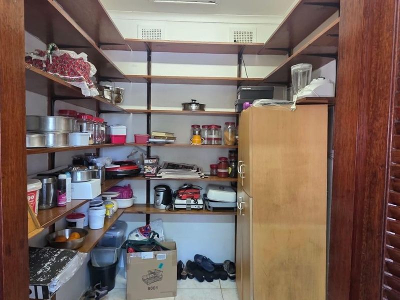 Spacious 5-Bedroom Family Home or Office Space To Let in Bluff Shared Property - Photo 7