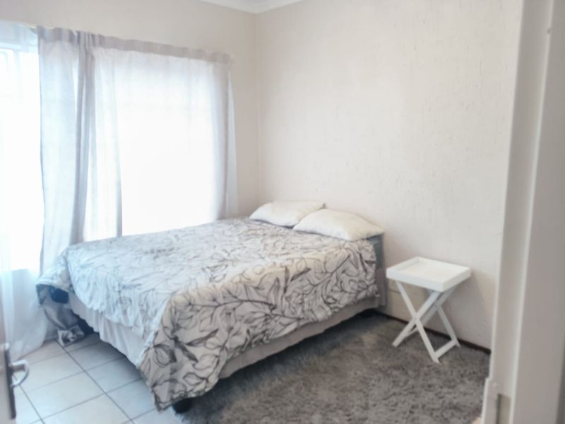 2 bedroom unit, 2 nd floor + security guard - Photo 7