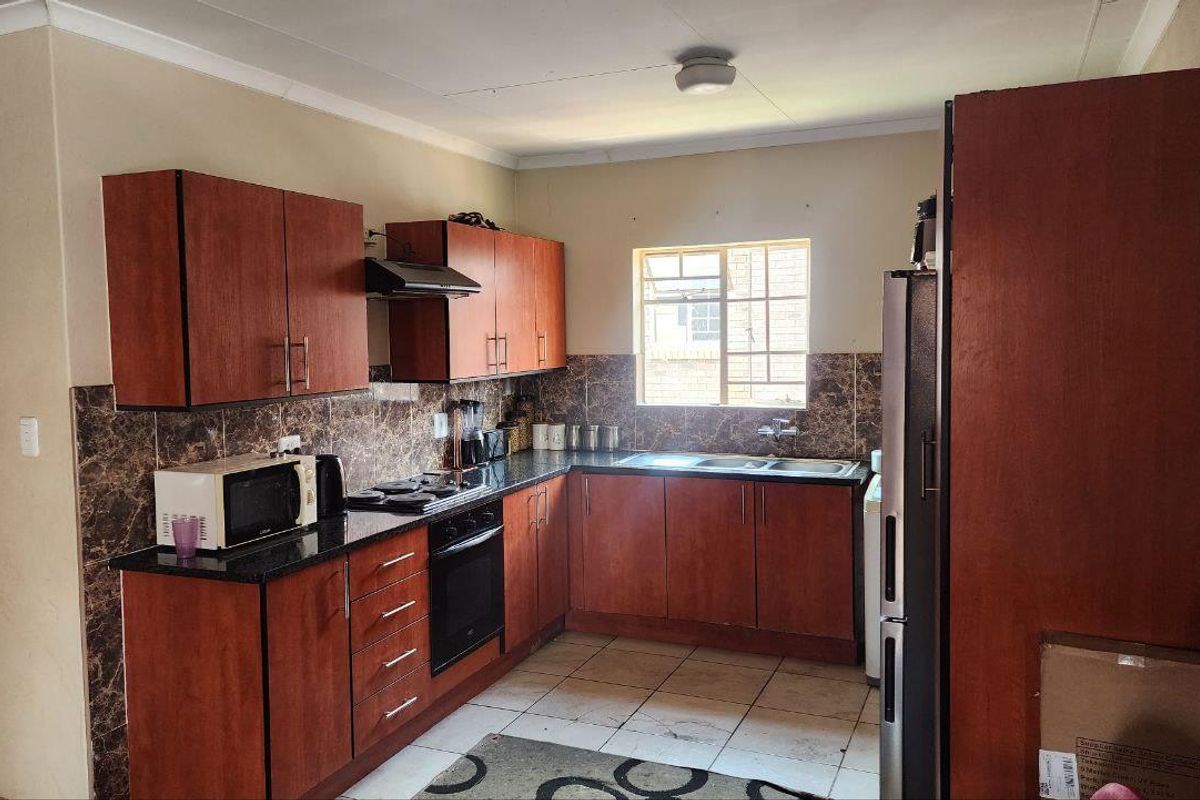 Comfortable 3 bedroom Living for the Whole Family - Photo 2