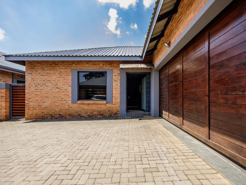 Beautiful and Modern Cluster for Sale in Brackenhurst - Photo 2