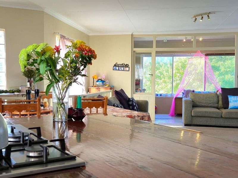 Spacious Coastal Retreat with Sea Views, Enclosed Garden, Pool &amp; Ideal Family - Friendly Living Spaces - Photo 10