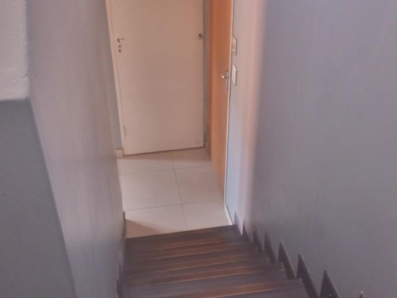 "Silverton Comfort: 2-Bed Apartment with Security & Spacious Living!" - Photo 9