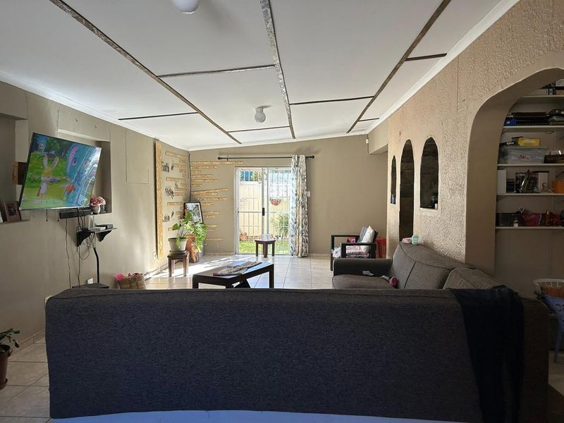 Cimbebasia 3 Bedroom house For Rent - Photo 4