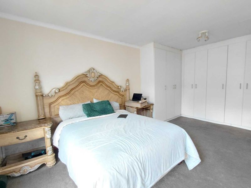 3 Bedroom 2-Bathroom Townhouse in Wilgeheuwel, Roodepoort, Gauteng - Photo 7