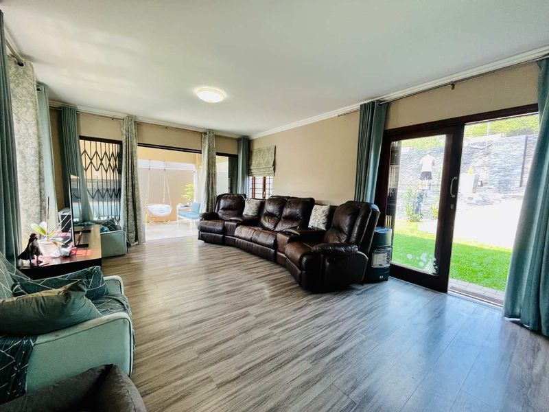 Prime 5-Bedroom Property in a Sought-After Woodlands Estate, Barbeque Downs - Photo 8