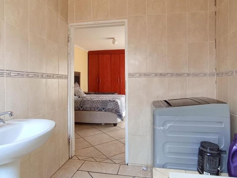3 Bedroom House for Sale in Soshanguve, Pretoria - Photo 5