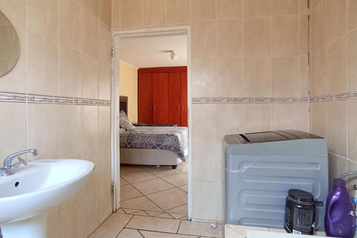 3 Bedroom House for Sale in Soshanguve, Pretoria - Photo 5