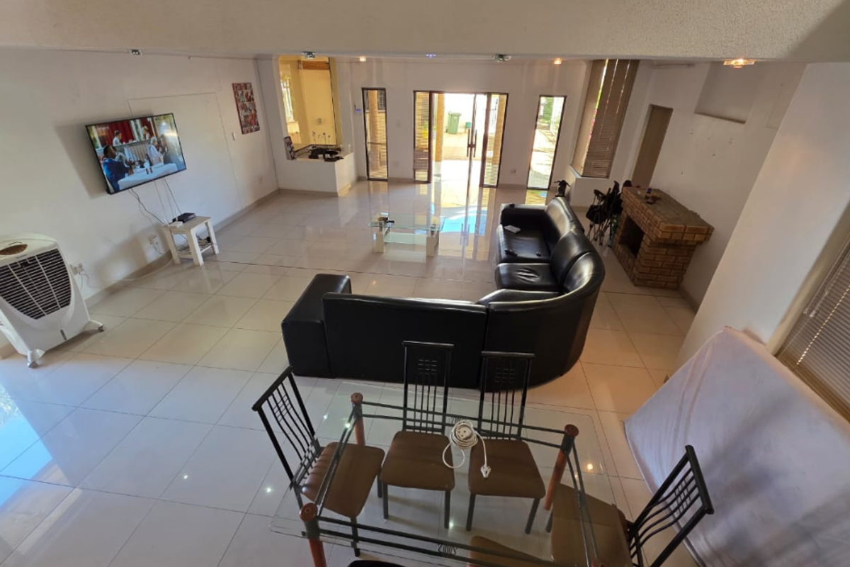 6-Bedroom House For Sale | Cimbebasia - Photo 5