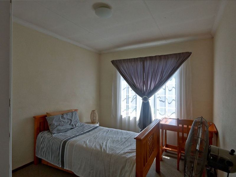 3 bedroom Apartment in Newlands - Photo 7