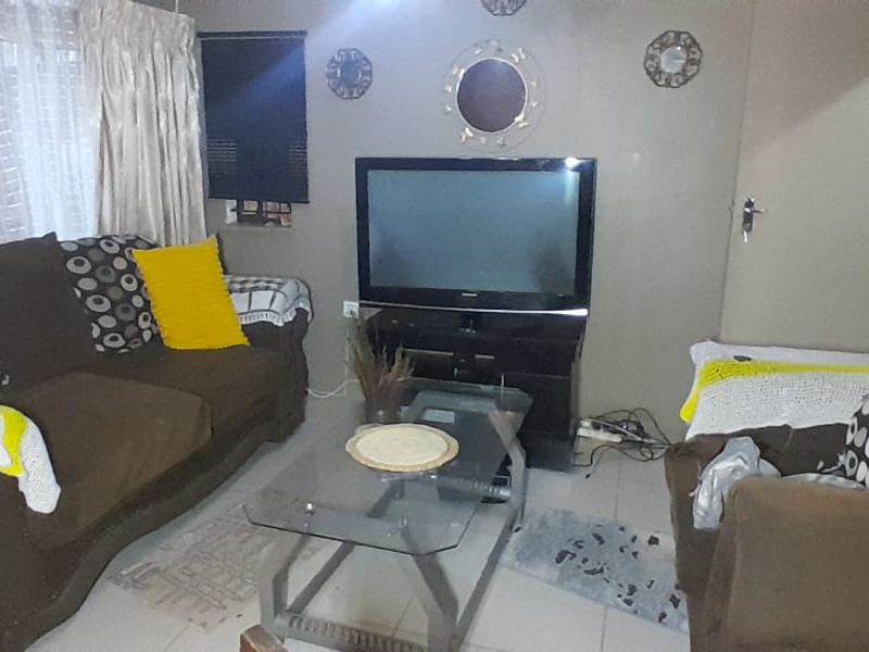 Ground floor apartment for sale at Jabulani - Photo 4