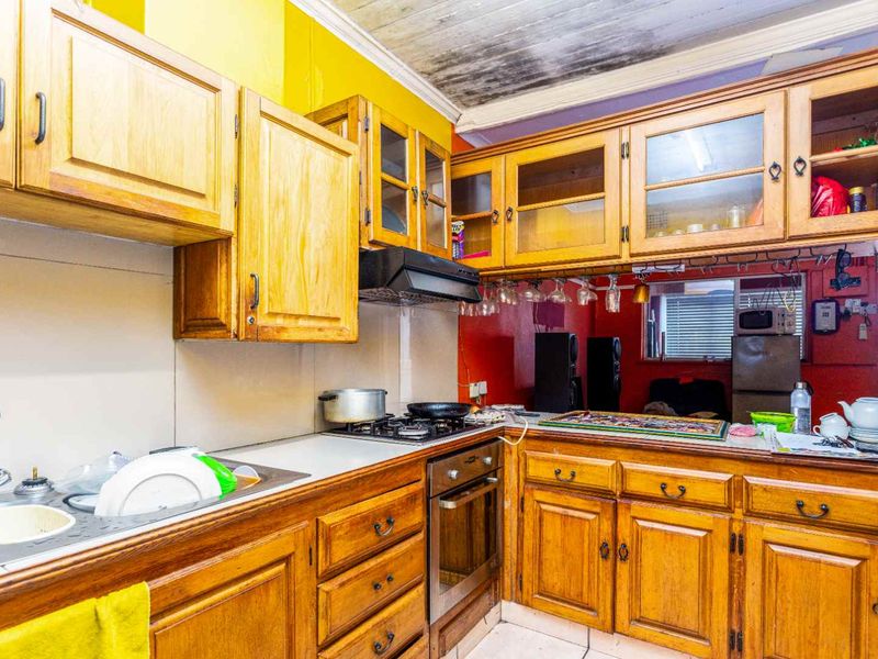 Beautiful 3 Bedroom Home For Sale In Brooklyn - Photo 6