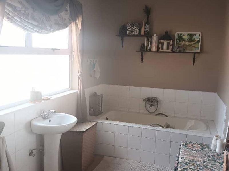 LUXURY ESTATE FOR SALE IN BRAKWATER - IDEAL FOR PEACEFUL LIVING!! - Photo 1