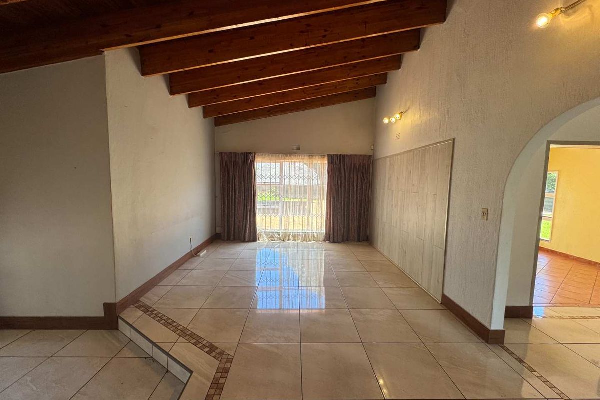 Huge Family Home For Sale - Photo 5