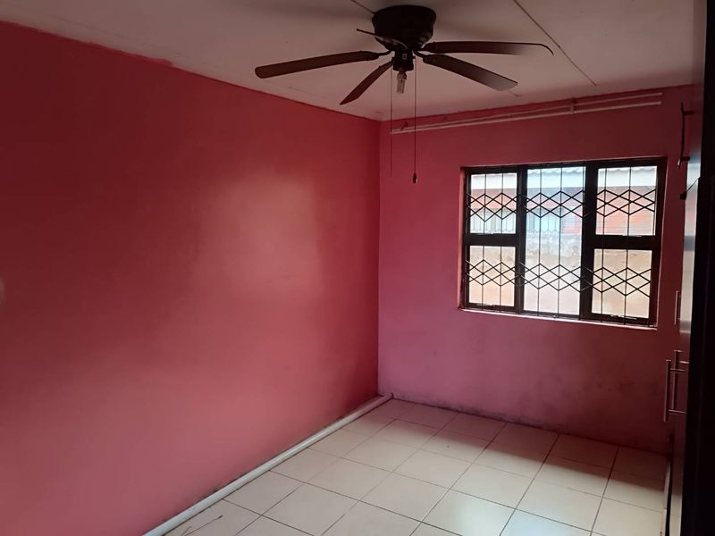 🏡 Incredible Value! Spacious 4-Bedroom Family Home for Sale in Imbali Extension 18 with Stunning Elevated Views - Photo 10