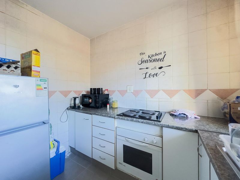 🏡 Fully Renovated 2-Bedroom Duplex in Secure Estate - Photo 8