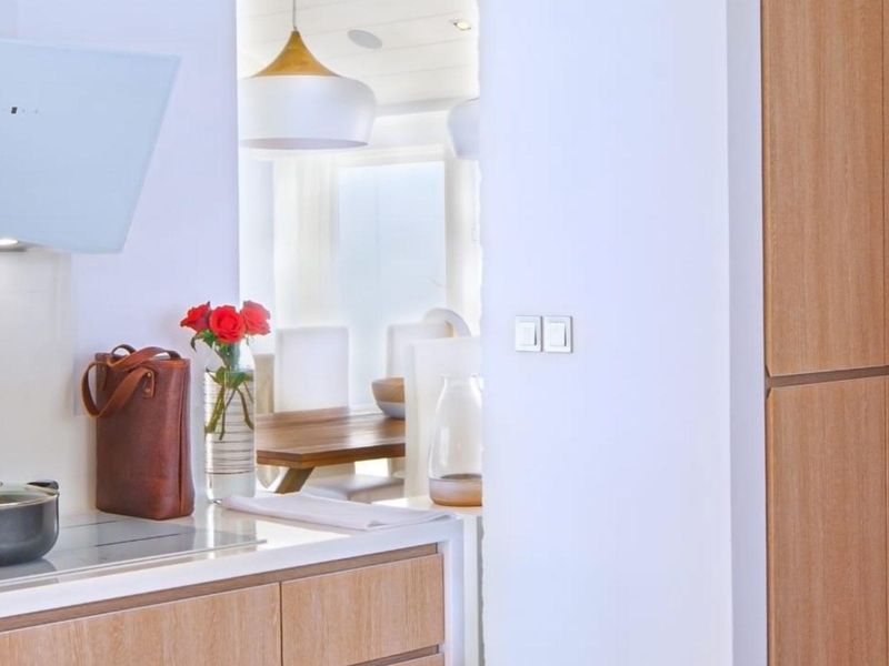 SPACIOUS VILLA WITH EXCLUSIVE BEACH CLUB ACCESS. - Photo 2