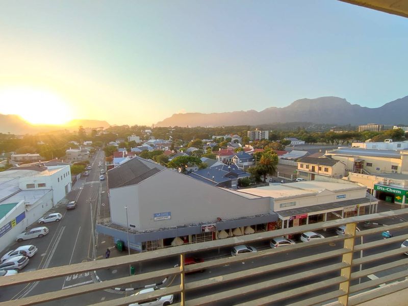 2 bedroom Apartment with balcony-Available in Wynberg - Photo 6
