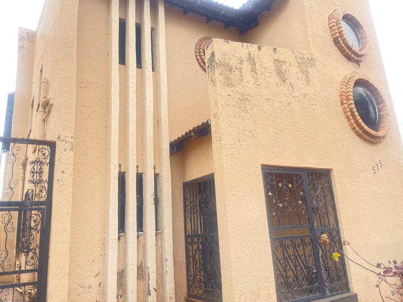 Spacious Three-Bedroom Family Home with Flatlet and Excellent Amenities - Photo 5
