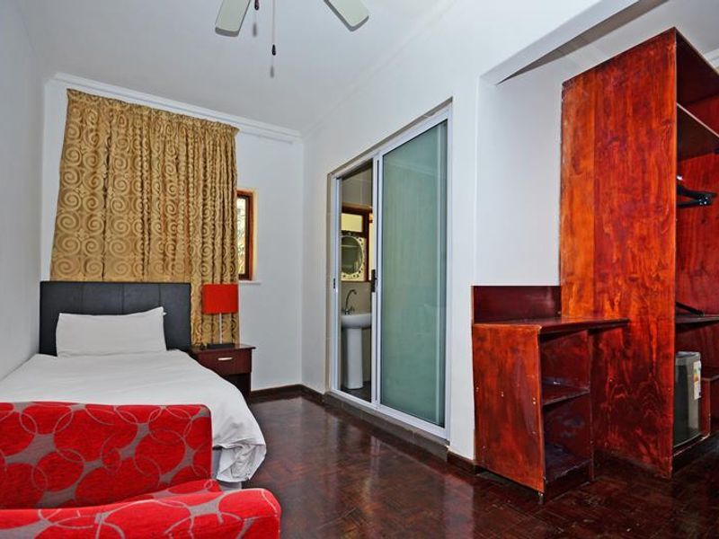 Furnished room in Communal living building - Photo 2