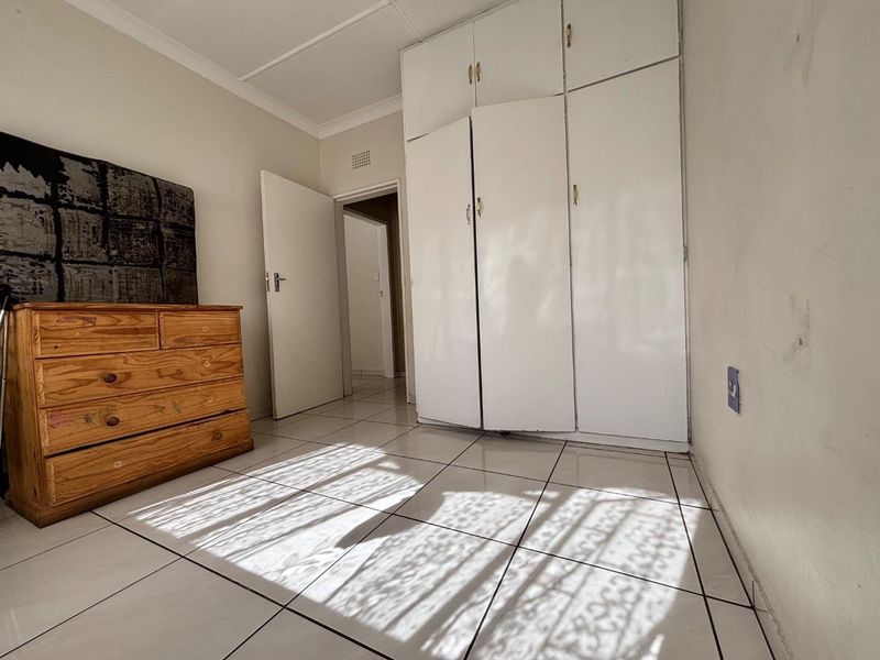 Spacious 3-Bedroom Family Home with Jacuzzi & Entertainment Lapa | Wannenburghoogte, Germiston - Photo 7