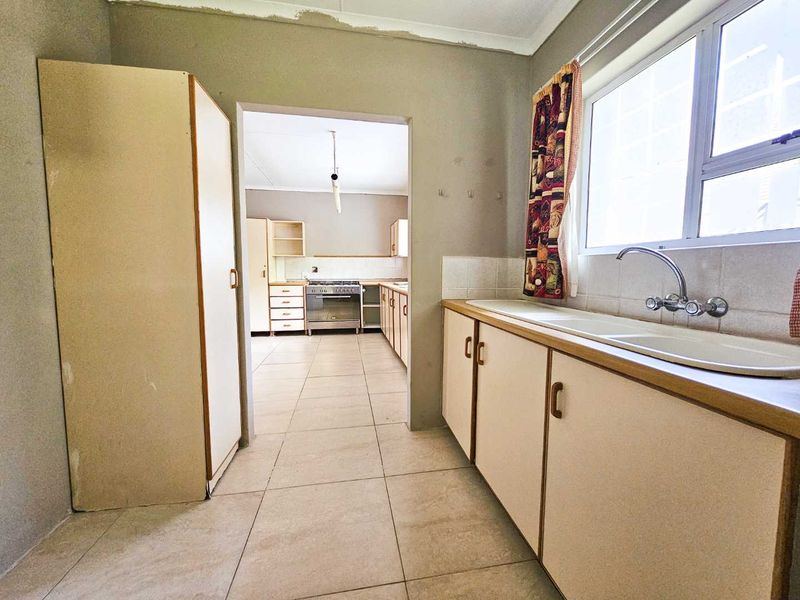 Your family home awaits, perfectly located. - Photo 10