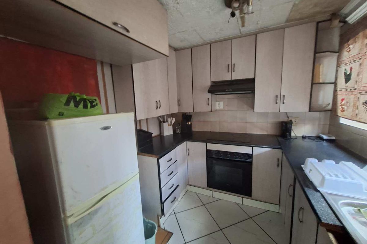 Duplex For Sale - Photo 3